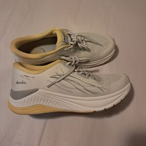 Dansko Women Pace Arch Support White/yellow Mesh Walking Sneakers Size 39. 8.5/9